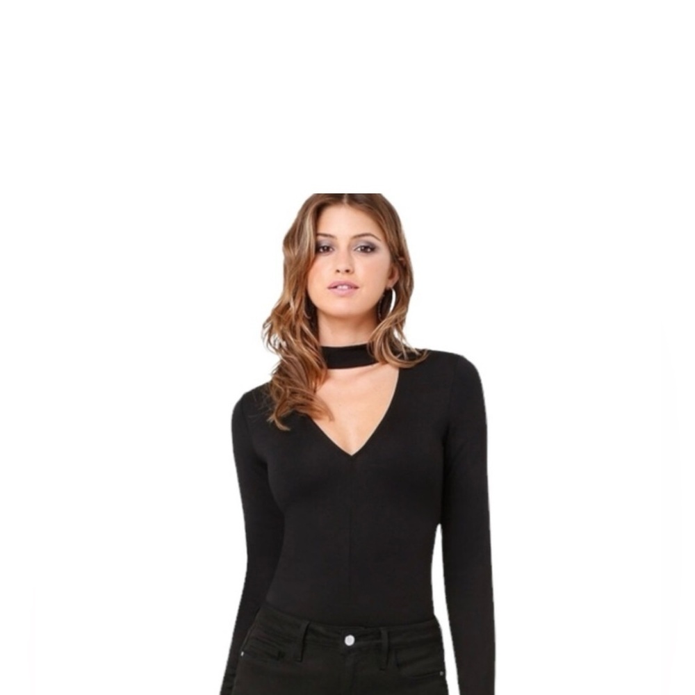 Bebe V Neck top with Collar